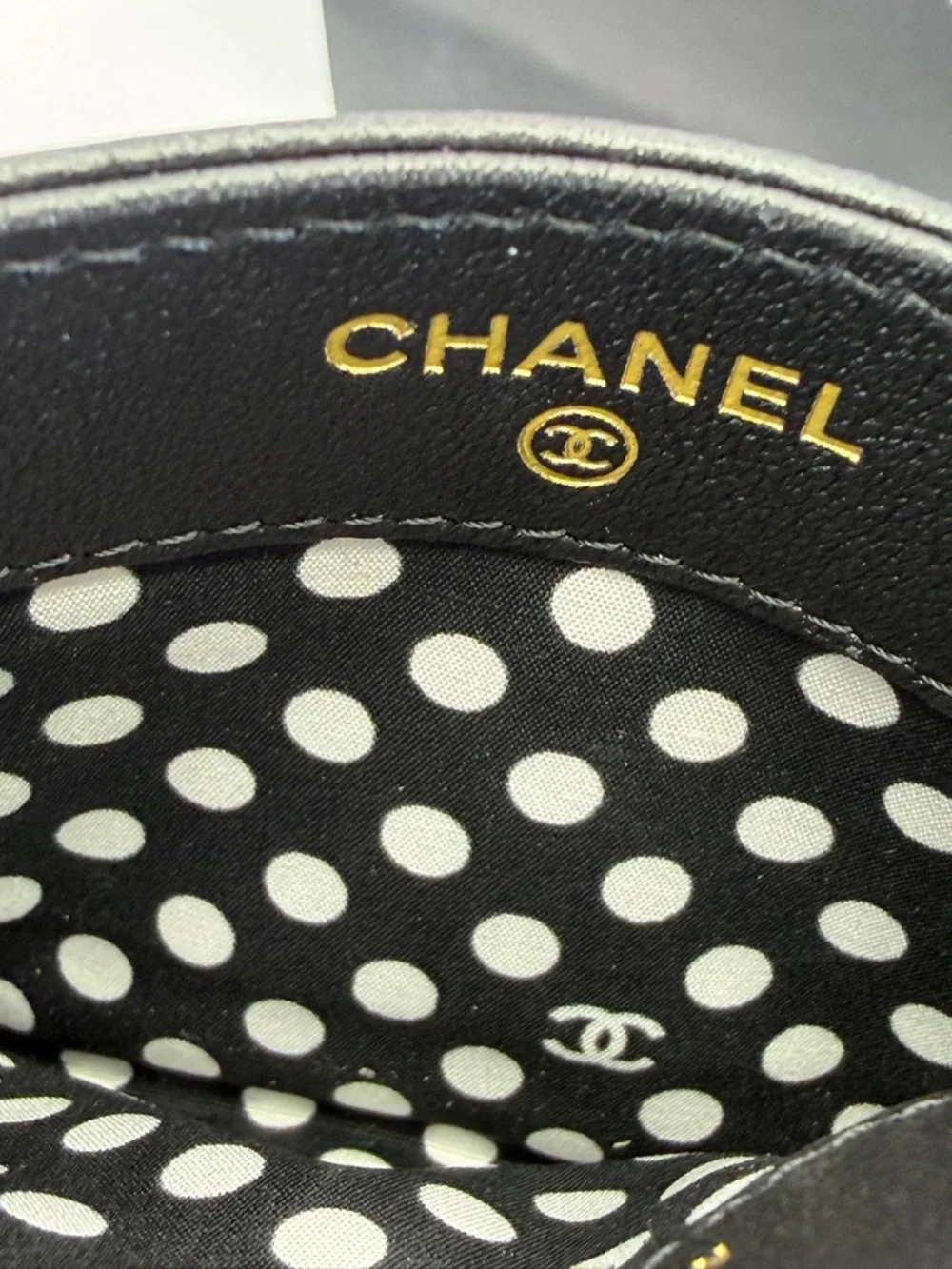 Chanel Pearl CC Black Quilted Card Holder NEW
